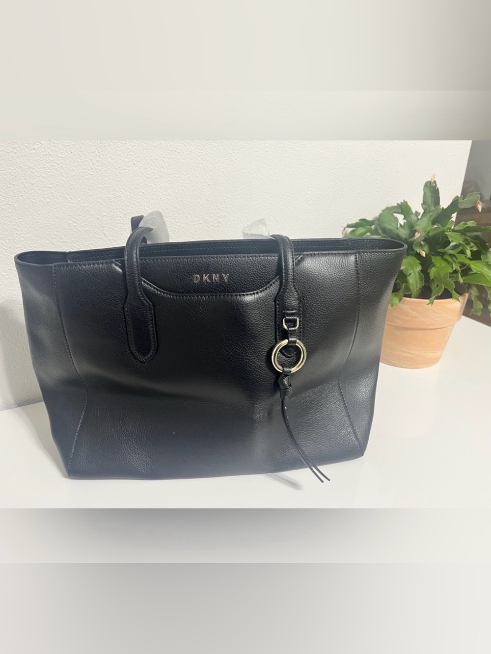 NWT DKNY LOLA TOTE BLACK